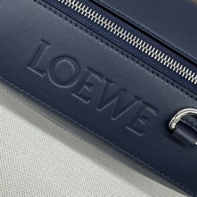 Loewe  Классическая сумка Sling из на