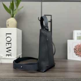 Loewe  Сумочка Vertical T Pocket из