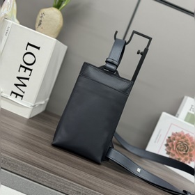 Loewe  Сумочка Vertical T Pocket из