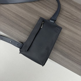 Loewe  Сумочка Vertical T Pocket из 