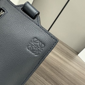 Loewe  Сумочка Vertical T Pocket из 
