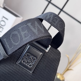 Сумка Loewe Flex Sling из канваса и за