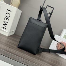 Loewe Сумочка Vertical T Pocket из зе
