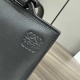 Loewe Сумочка Vertical T Pocket из зе