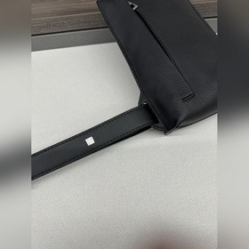 Loewe Сумочка Vertical T Pocket из зе