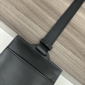 Loewe Сумочка Vertical T Pocket из зе