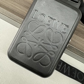 Loewe  Сумка Molded Sling из гладкой 