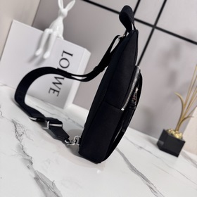 Сумка Loewe Flex Sling из канваса и за