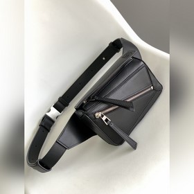Loewe  Новая классическая сумка-пояс