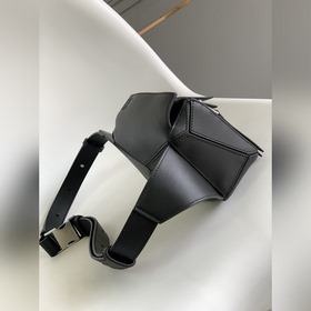 Loewe  Новая классическая сумка-пояс
