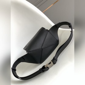 Loewe  Новая классическая сумка-пояс