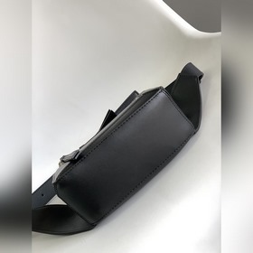 Loewe  Новая классическая сумка-пояс