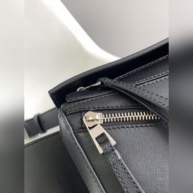 Loewe  Новая классическая сумка-пояс