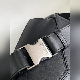 Loewe  Новая классическая сумка-пояс