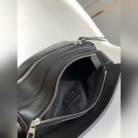 Loewe  Новая классическая сумка-пояс