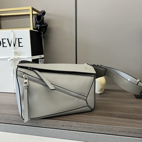 Loewe  Новая классическая сумка-пояс