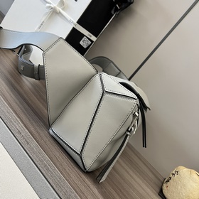 Loewe  Новая классическая сумка-пояс