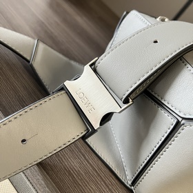 Loewe  Новая классическая сумка-пояс