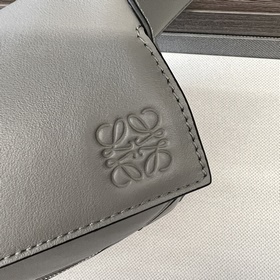 Loewe  Новая классическая сумка-пояс