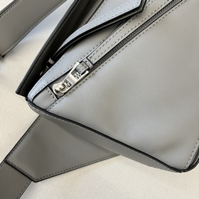 Loewe  Новая классическая сумка-пояс