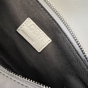 Loewe  Новая классическая сумка-пояс