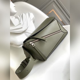 Loewe  Новая классическая сумка-пояс
