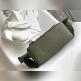 Loewe  Новая классическая сумка-пояс