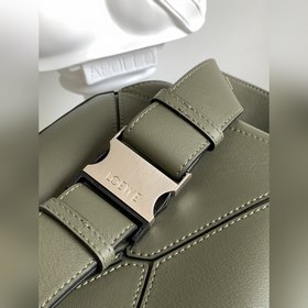 Loewe  Новая классическая сумка-пояс