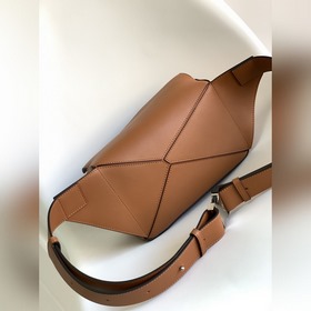 Loewe  Новая классическая сумка-пояс