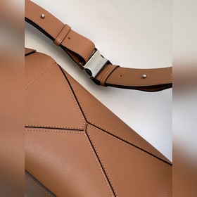 Loewe  Новая классическая сумка-пояс