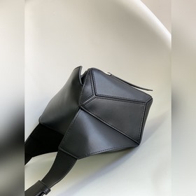Loewe Новая классическая сумка-поясна