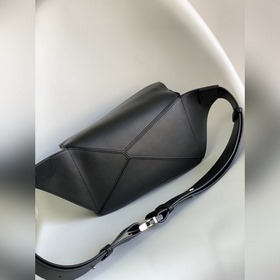Loewe Новая классическая сумка-поясна