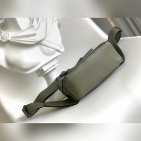 Loewe Новая классическая сумка-поясна