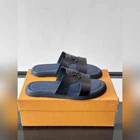 Сандалииз коллекции LV Isola, выполнен