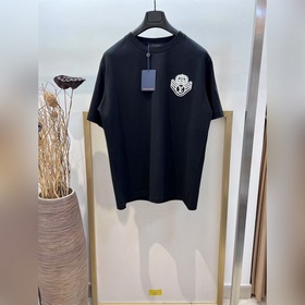 LV  Футболка с вышитым объемным лого