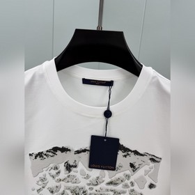 LV  Футболка с короткими рукавамиз в