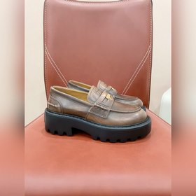 Новая модель легких лоферов Miu с толс