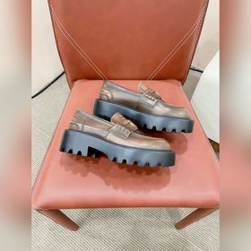 Новая модель легких лоферов Miu с толс