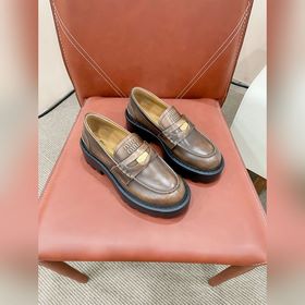 Новая модель легких лоферов Miu с толс