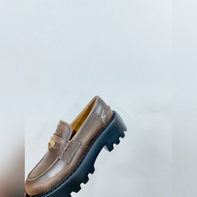 Новая модель легких лоферов Miu с толс