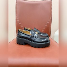 Новая модель легких лоферов Miu с толс