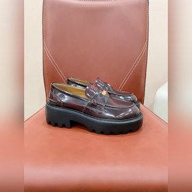 Новая модель легких лоферов Miu с толс