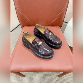 Новая модель легких лоферов Miu с толс