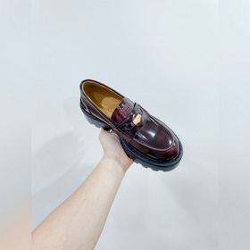 Новая модель легких лоферов Miu с толс