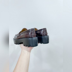 Новая модель легких лоферов Miu с толс