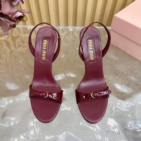 Miu： новая коллекция туфель на каблуке