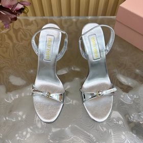 Miu： новая коллекция туфель на каблуке