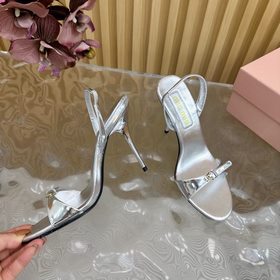Miu： новая коллекция туфель на каблуке