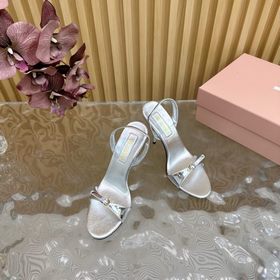 Miu： новая коллекция туфель на каблуке