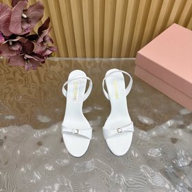 Miu： новая коллекция туфель на каблуке